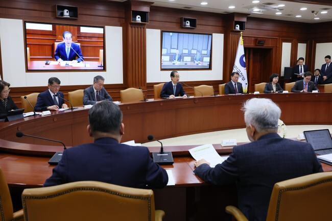 한덕수 대통령 권한대행 국무총리가 지난 4월 10일 세종대로 정부서울청사에서 열린 국정현안관계장관회의를 주재, 모두발언을 하고 있다.