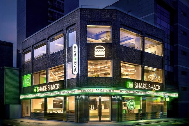 SPC 쉐이크쉑, 쉐이크 바 특화한 `성수점` 개점