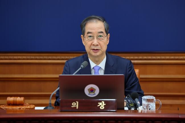 한덕수 대통령 권한대행 국무총리가 29일 세종대로 정부서울청사에서 열린 국무회의를 주재, 모두발언을 하고 있다.