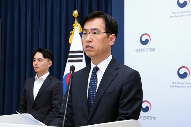 김민재 행정안전부 차관보가 지난 29일 오전 세종시 도움로 정부세종청사 중앙동 브리핑실에서 `범정부 빈집관리 종합계획`에 대해 발표를 하고 있다.