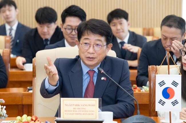박상우 국토교통부 장관은 5월 19일부터 22일까지 폴란드 바르샤바와 독일 라이프치히에서 열리는 경제협력개발기구(OECD) 지역개발정책 장관급 회의와 국제교통포럼(ITF) 교통장관회의에 참석해 한국의 정책을 국제사회와 공유하고 협력 확대에 나선다. 사진은 박상우 장관 자료사진