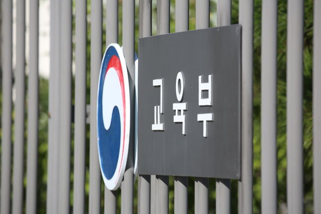 한국교육과정평가원(원장 오승걸)은 2026학년도 대학수학능력시험 6월 모의평가를 오는 6월 4일(수) 오전 8시 40분부터 전국 2,119개 고등학교와 511개 지정학원에서 동시에 시행한다고 28일 밝혔다.