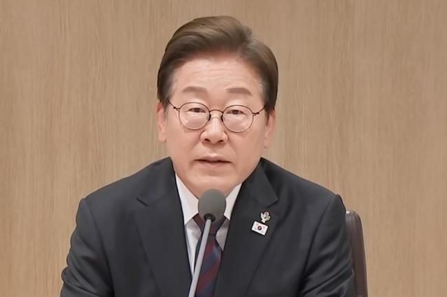 엠브레인퍼블릭 · 케이스탯리서치 · 코리아리서치 · 한국리서치가 지난 9 · 11일 만 18세 이상 남녀 1천1명을 대상으로 진행한 전국지표조사(NBS)에서 이재명 대통령의 국정운영에 대한 긍정 평가는 53%, 부정 평가는 19%로 나타났다.