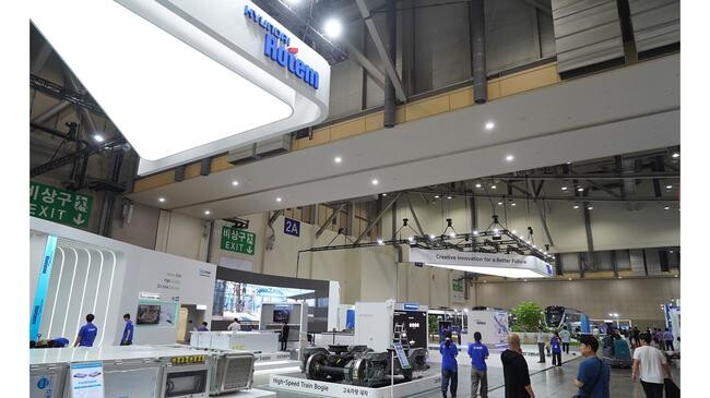 2025 부산국제철도기술산업전에 참가한 현대로템 부스 전경