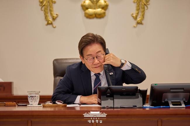 이재명 대통령의 국정운영에 대한 긍정적 평가가 62%를 기록하며 취임 직후보다 9%포인트 상승한 것으로 나타났다.