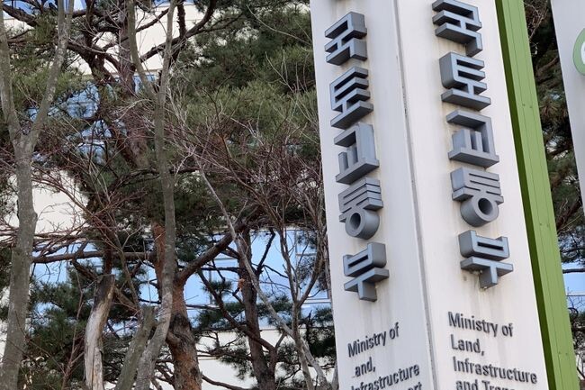 국토교통부는 7월 10일 열린 재정사업평가위원회에서 서부권 광역급행철도, 부산양산울산 광역철도, 구리~성남 지하고속도로 건설사업이 예비타당성조사를 통과했다고 밝혔다.
