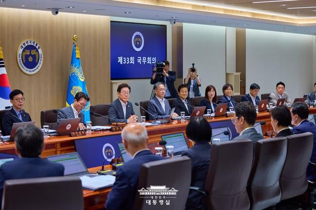 29일 오전 열린 국무회의에서 정부는 중대재해 반복 발생을 근절하기 위한 종합대책을 주제로 심층토의를 진행하고, 이 과정을 KTV와 유튜브를 통해 국민에게 생중계했다.