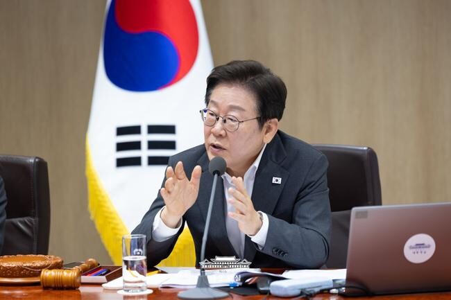 이재명 대통령이 29일 제33회 국무회의를 주재하고 있다.
